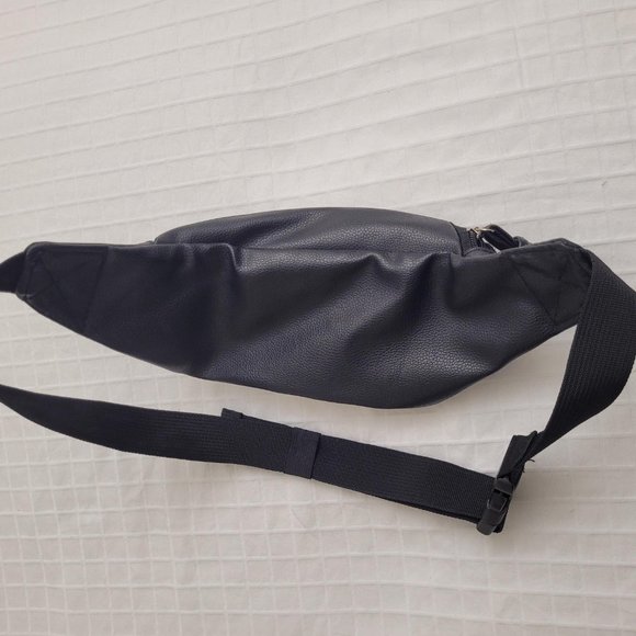 Black pleather belt bag. Unisex. - Picture 2 of 5
